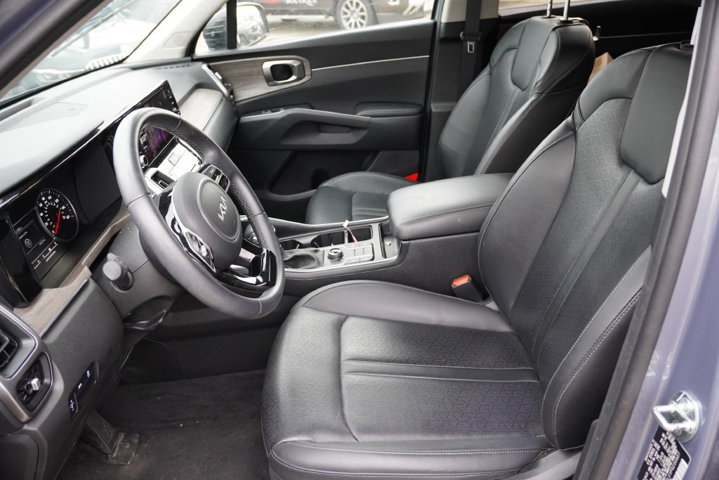 Certified 2023 Kia Sorento S AWD/4WD image 4