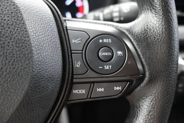 Used 2025 Toyota RAV4 XLE FWD image 16