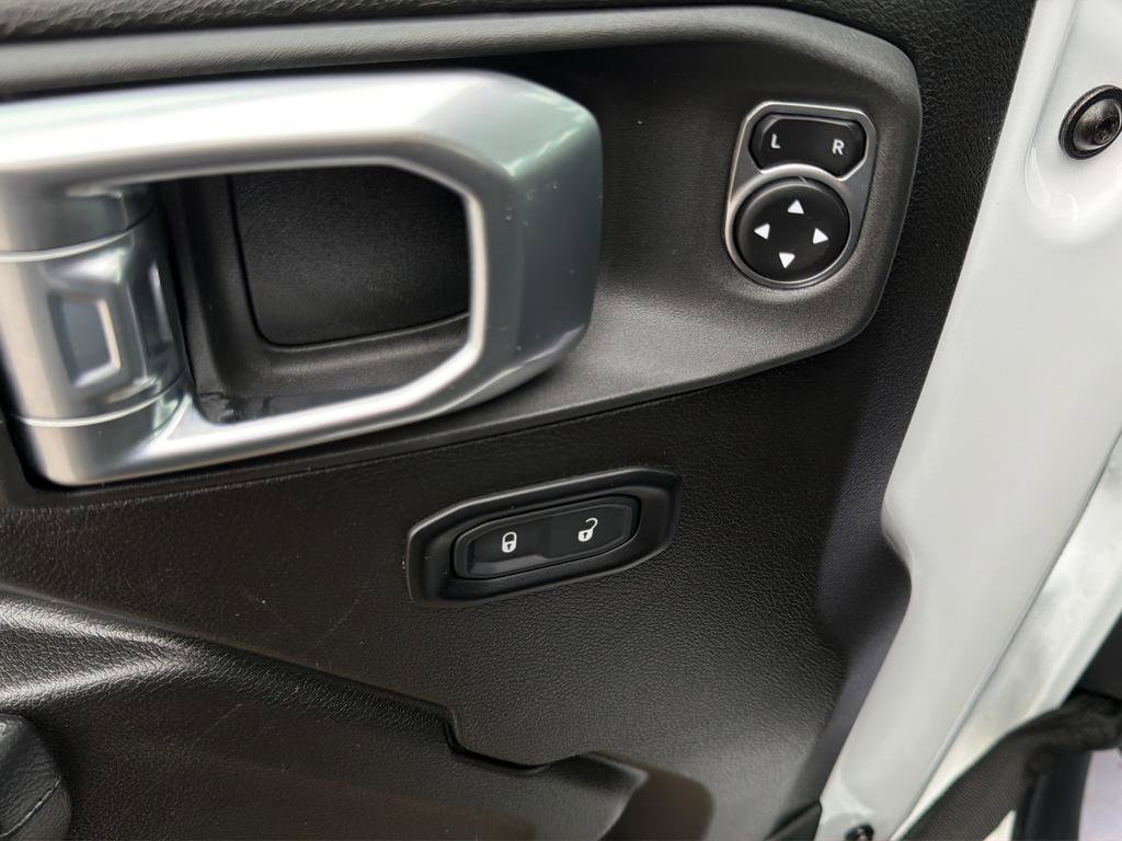 Used 2025 Jeep Wrangler Unlimited Rubicon AWD/4WD image 20