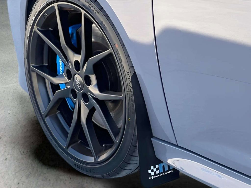 Used 2017 Ford Focus RS AWD/4WD image 36