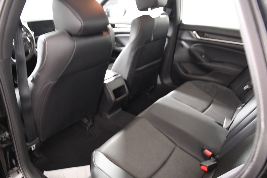 Used 2018 Honda Accord Sport image 25