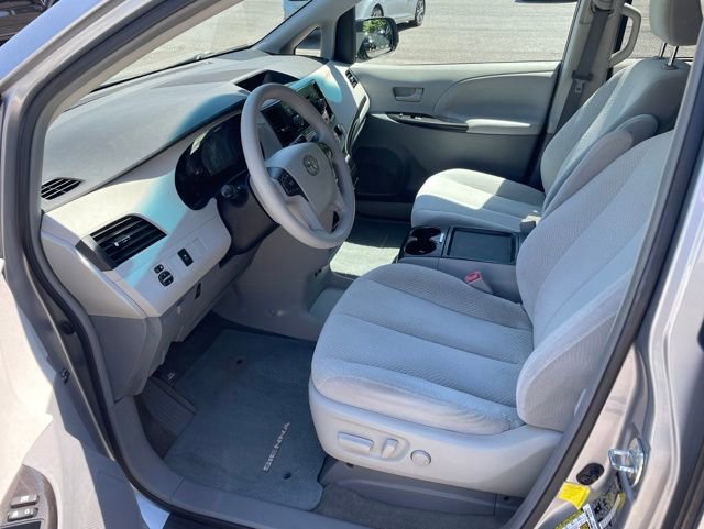 Used 2011 Toyota Sienna LE w/ Towing Pkg FWD image 10