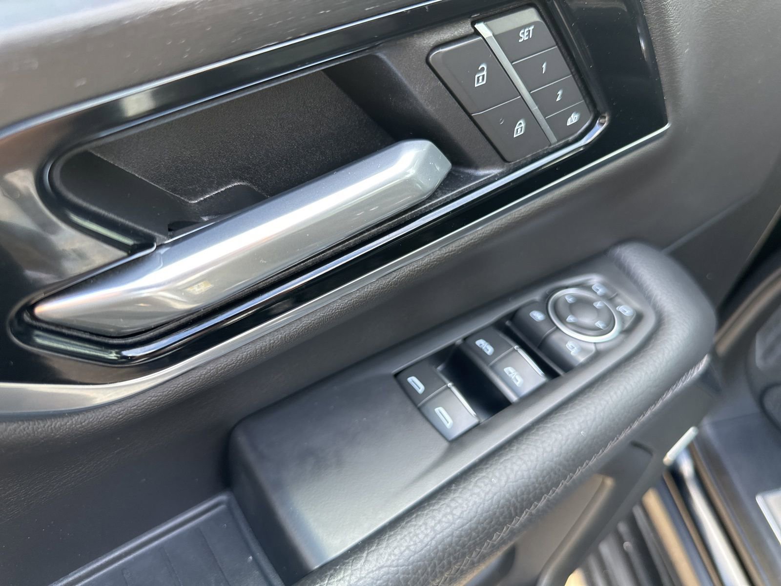 Used 2025 GMC Yukon XL Denali image 18