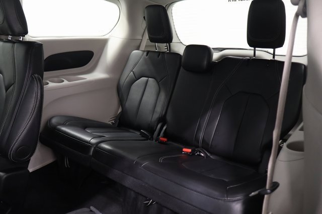 Used 2024 Chrysler Pacifica Touring-L image 13