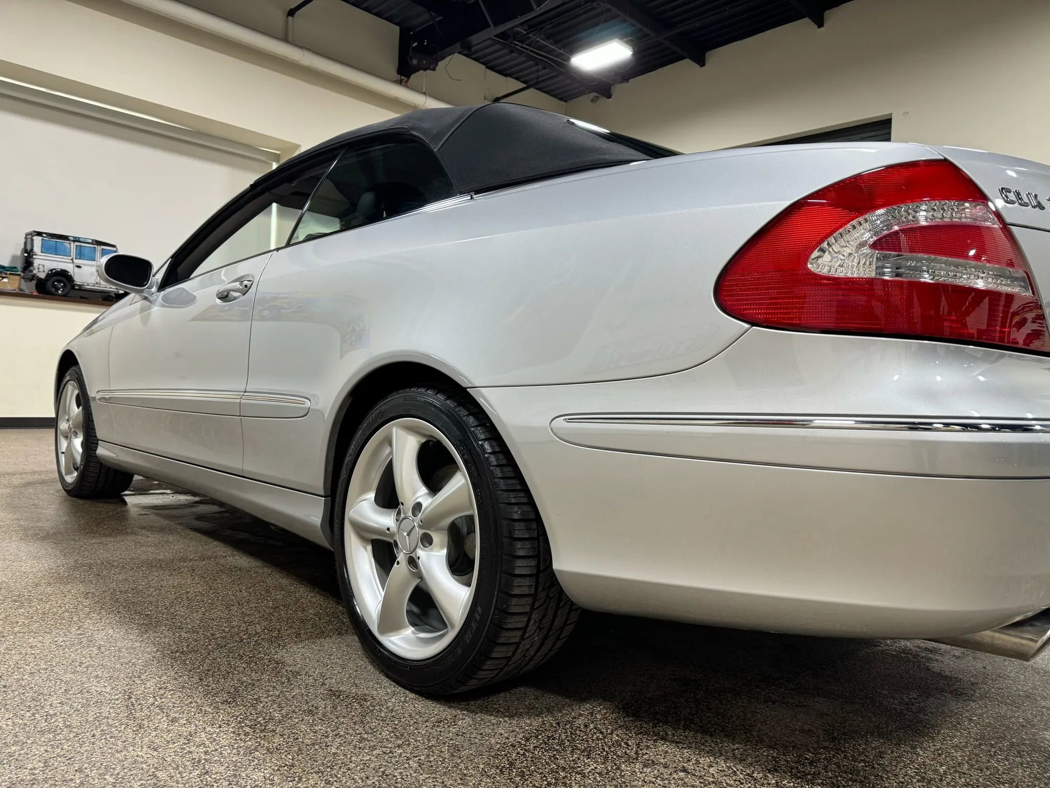 Used 2005 Mercedes-Benz CLK 320 Cabriolet image 27