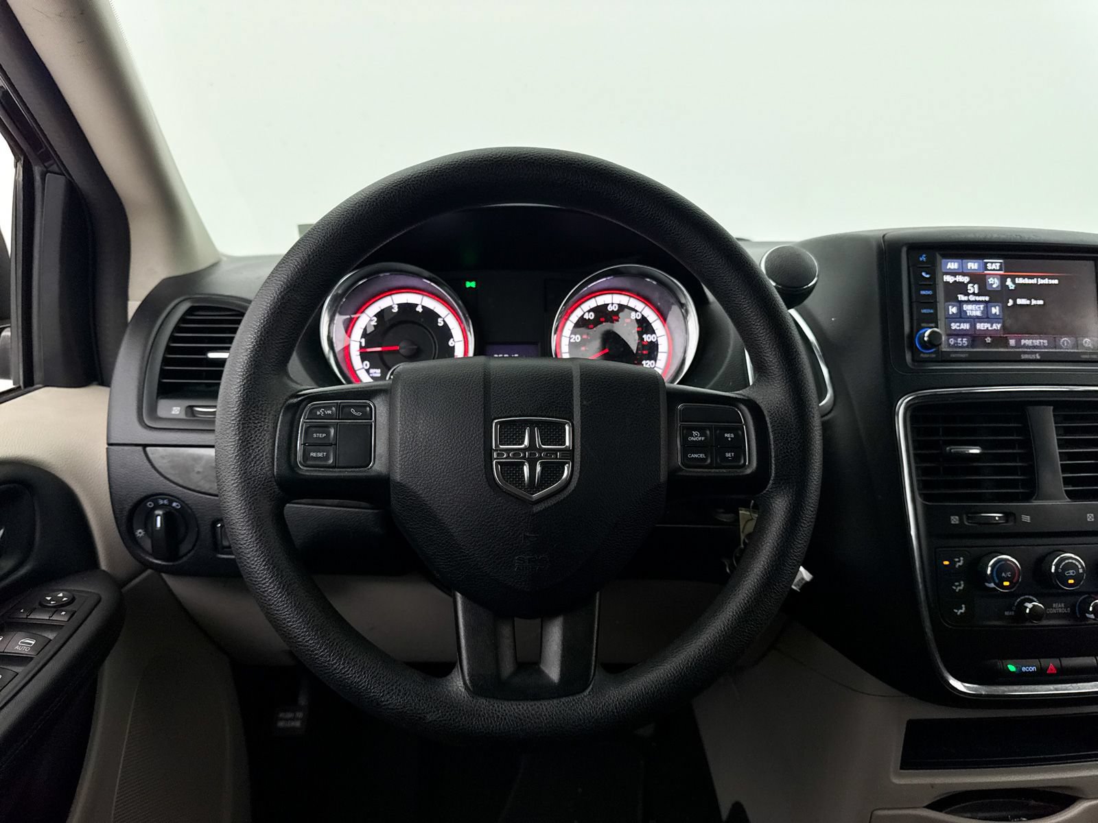 Used 2020 Dodge Grand Caravan SE w/ UConnect Hands-Free Group FWD image 24