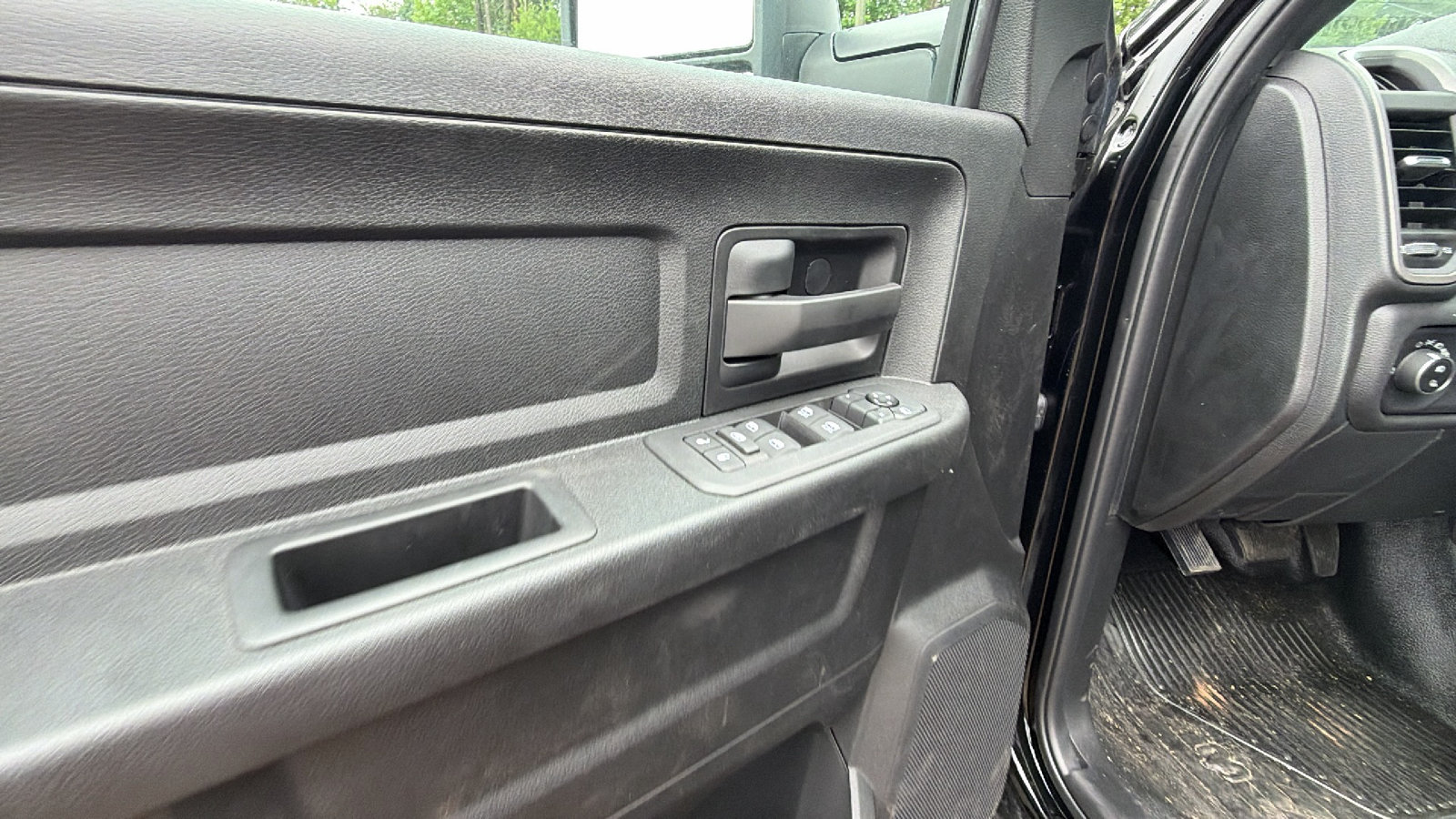 New 2026 RAM 5500 Tradesman w/ Chrome Appearance Group AWD/4WD image 14