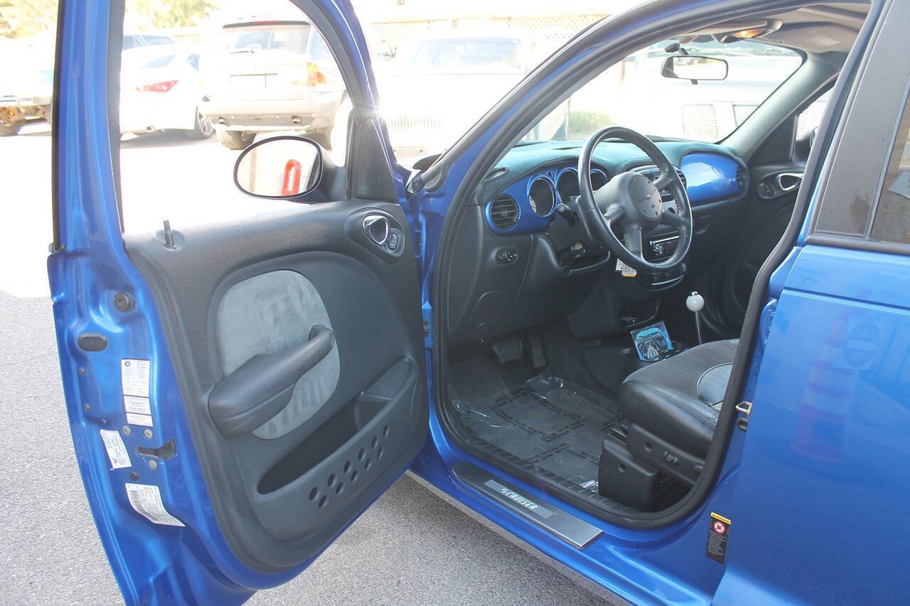 Used 2004 Chrysler PT Cruiser Limited FWD image 20