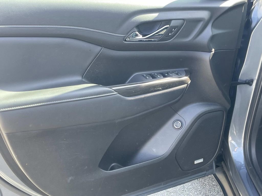 Used 2022 GMC Acadia SLT image 16