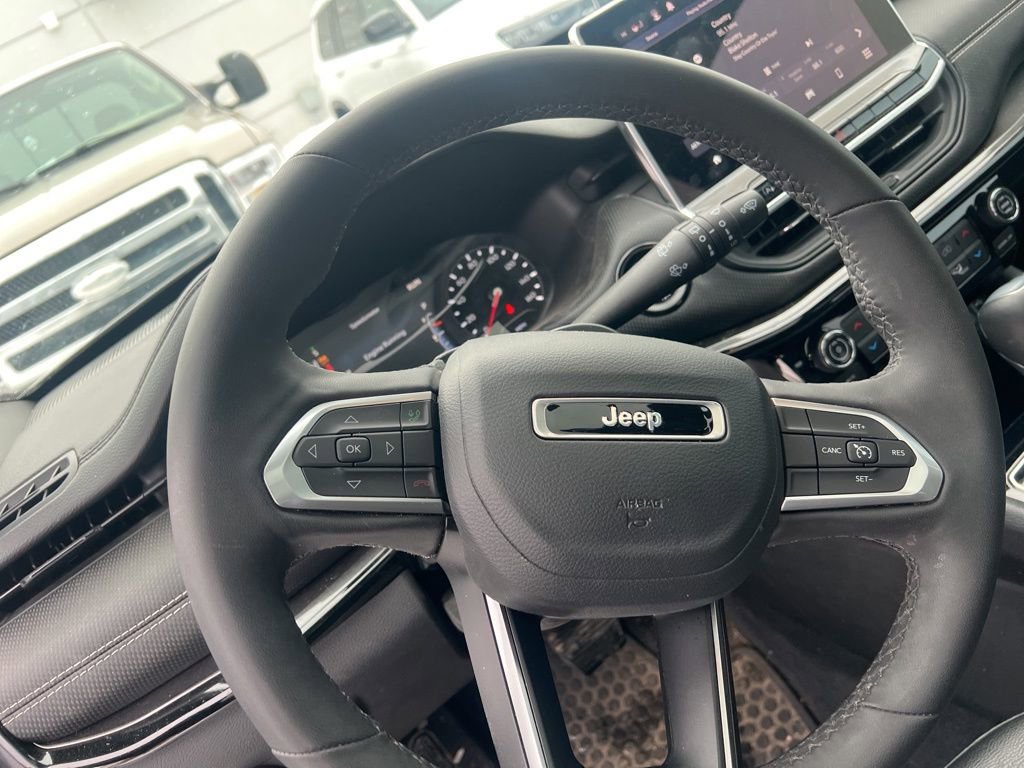 Used 2024 Jeep Compass Latitude w/ Sun and Sound Group image 13