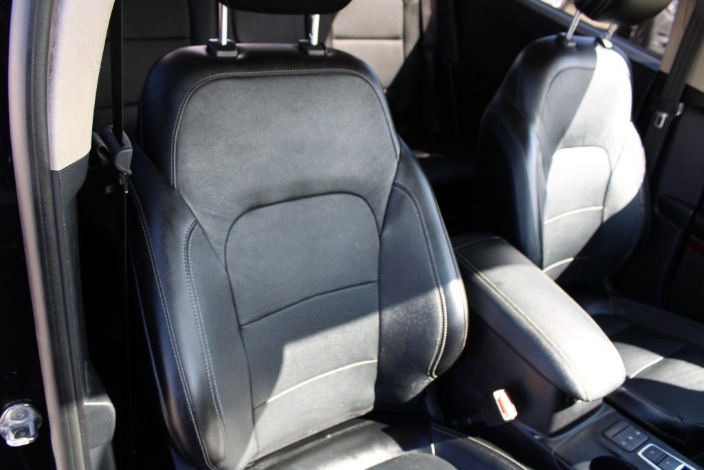 Used 2020 Ford Escape Titanium image 30