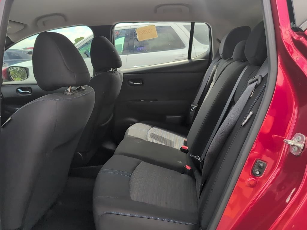 Used 2022 Nissan Leaf SV w/ SV Technology Package FWD image 9