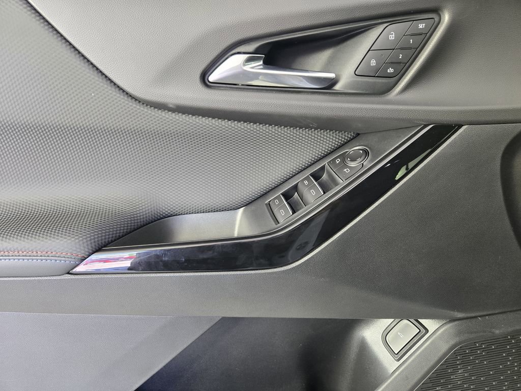 New 2026 Chevrolet Equinox RS w/ Convenience Package III FWD image 23