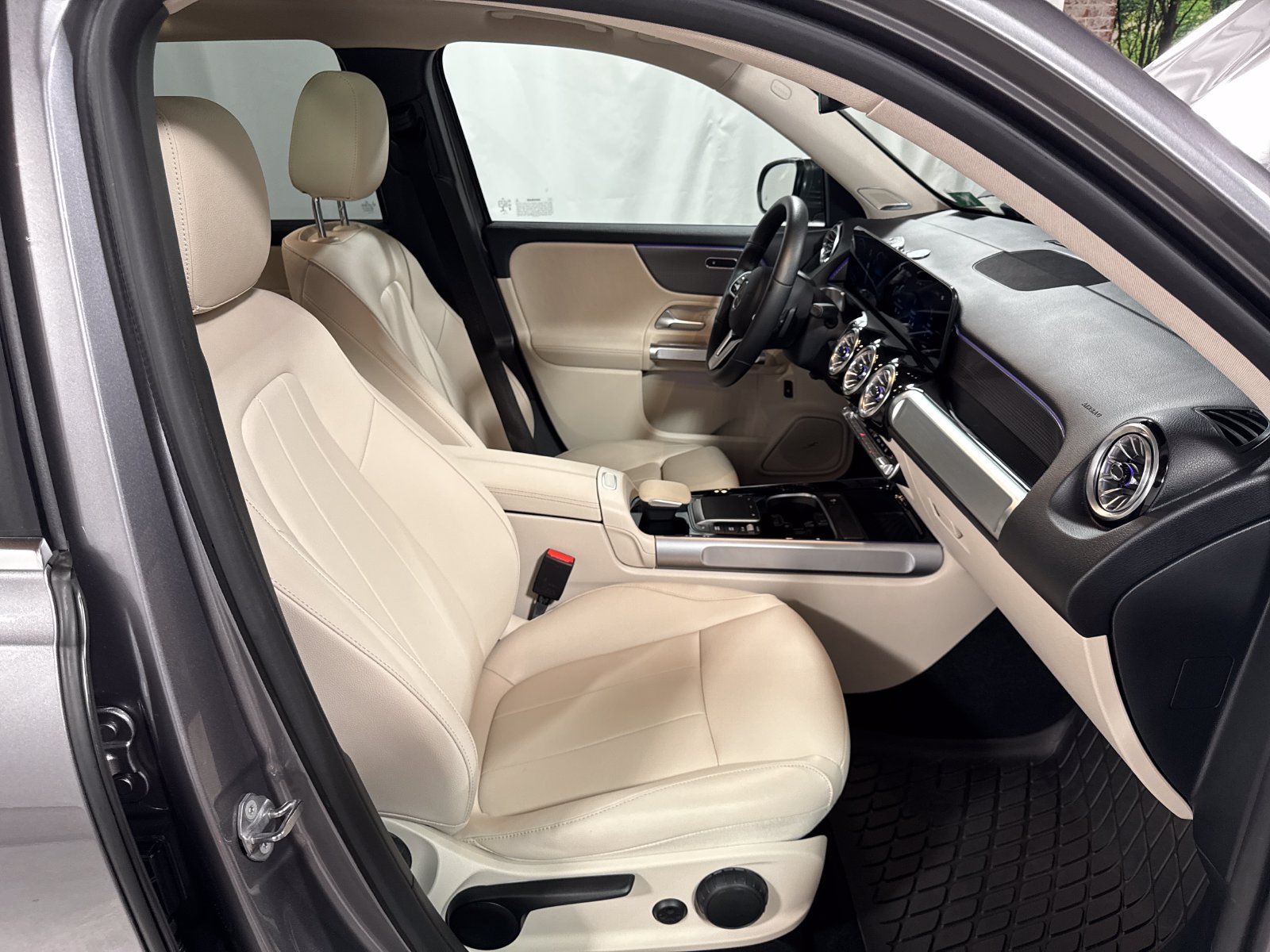 Used 2022 Mercedes-Benz EQB 300 4MATIC image 29