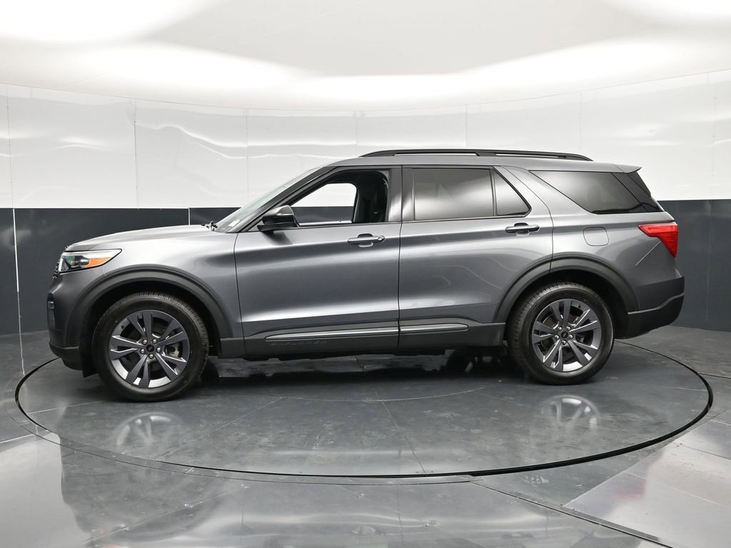 Used 2022 Ford Explorer XLT w/ Equipment Group 202A AWD/4WD image 8