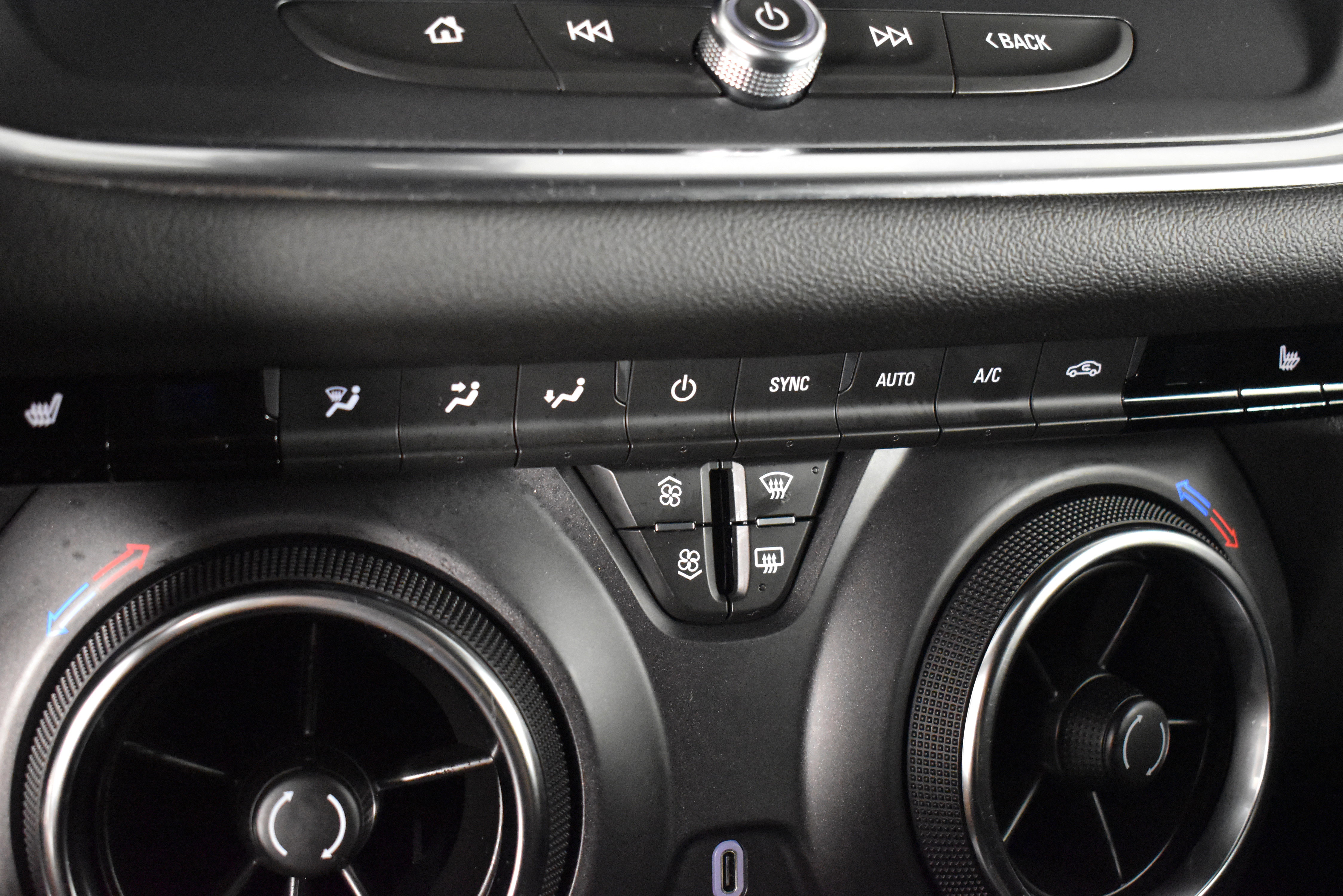 Used 2025 Chevrolet Blazer LT image 30