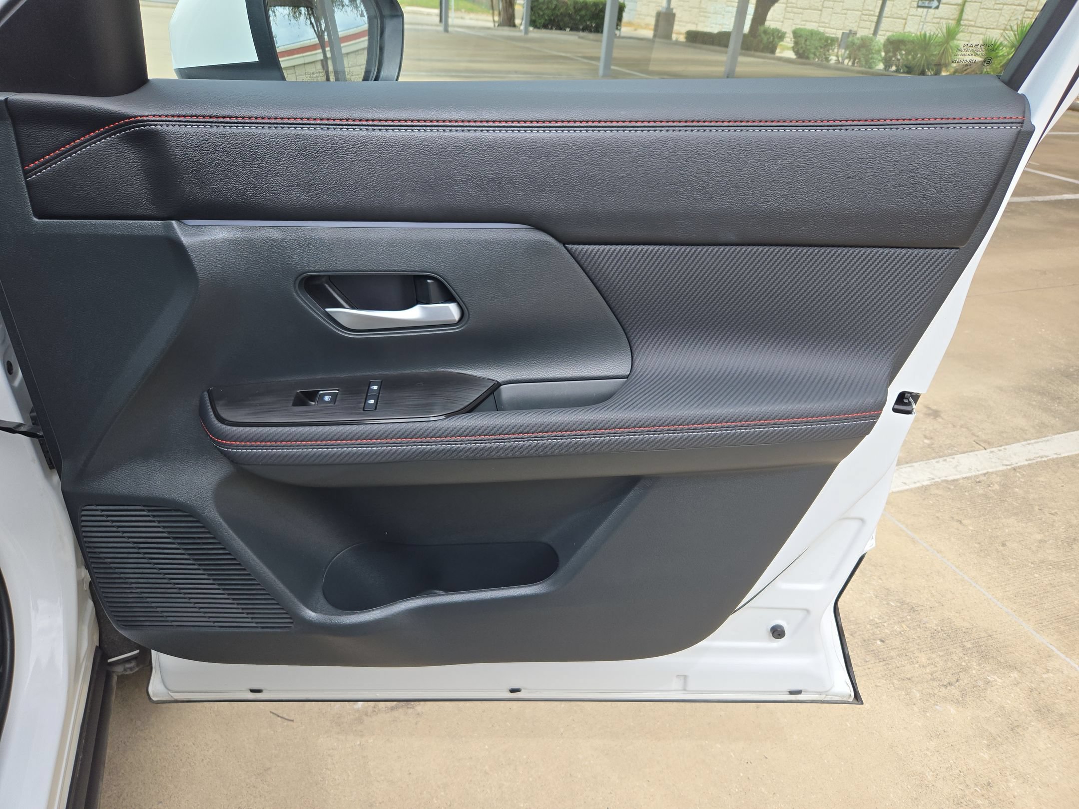 Certified 2025 Nissan Kicks SR FWD image 29