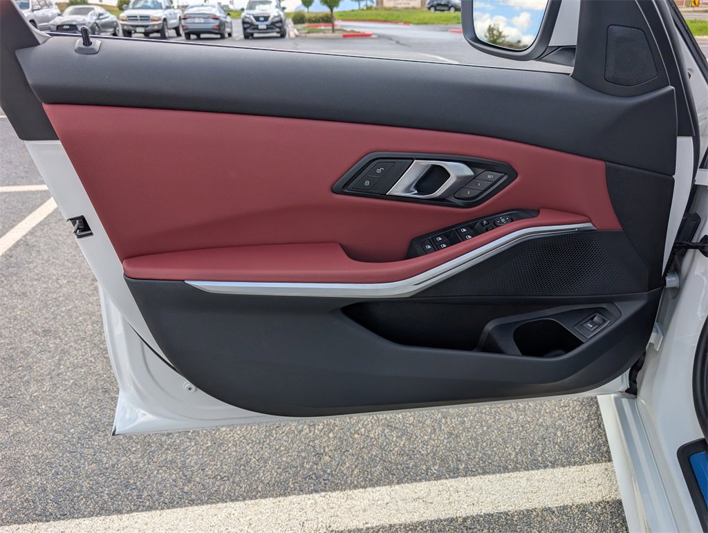 Used 2025 BMW 330i xDrive Sedan w/ Premium Package image 13