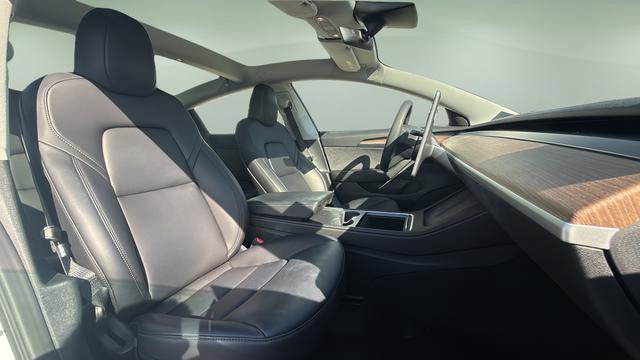Used 2023 Tesla Model 3 Standard Range image 11
