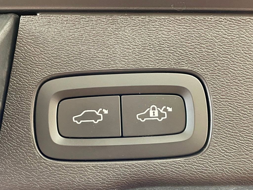 Used 2022 Volvo XC60 T8 Inscription image 22