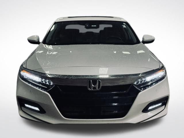 Used 2018 Honda Accord Touring image 2