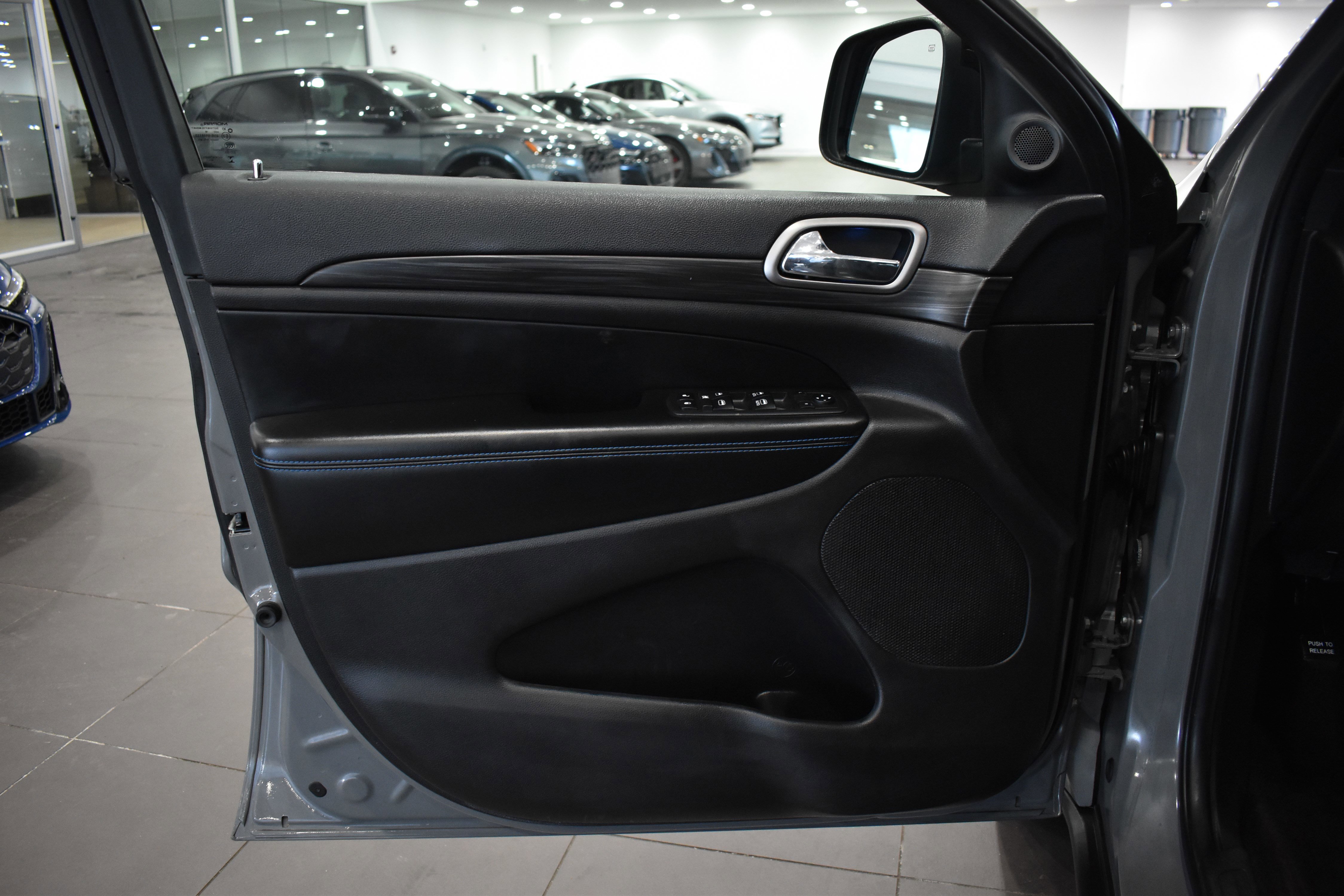 Used 2019 Jeep Grand Cherokee Laredo AWD/4WD image 33