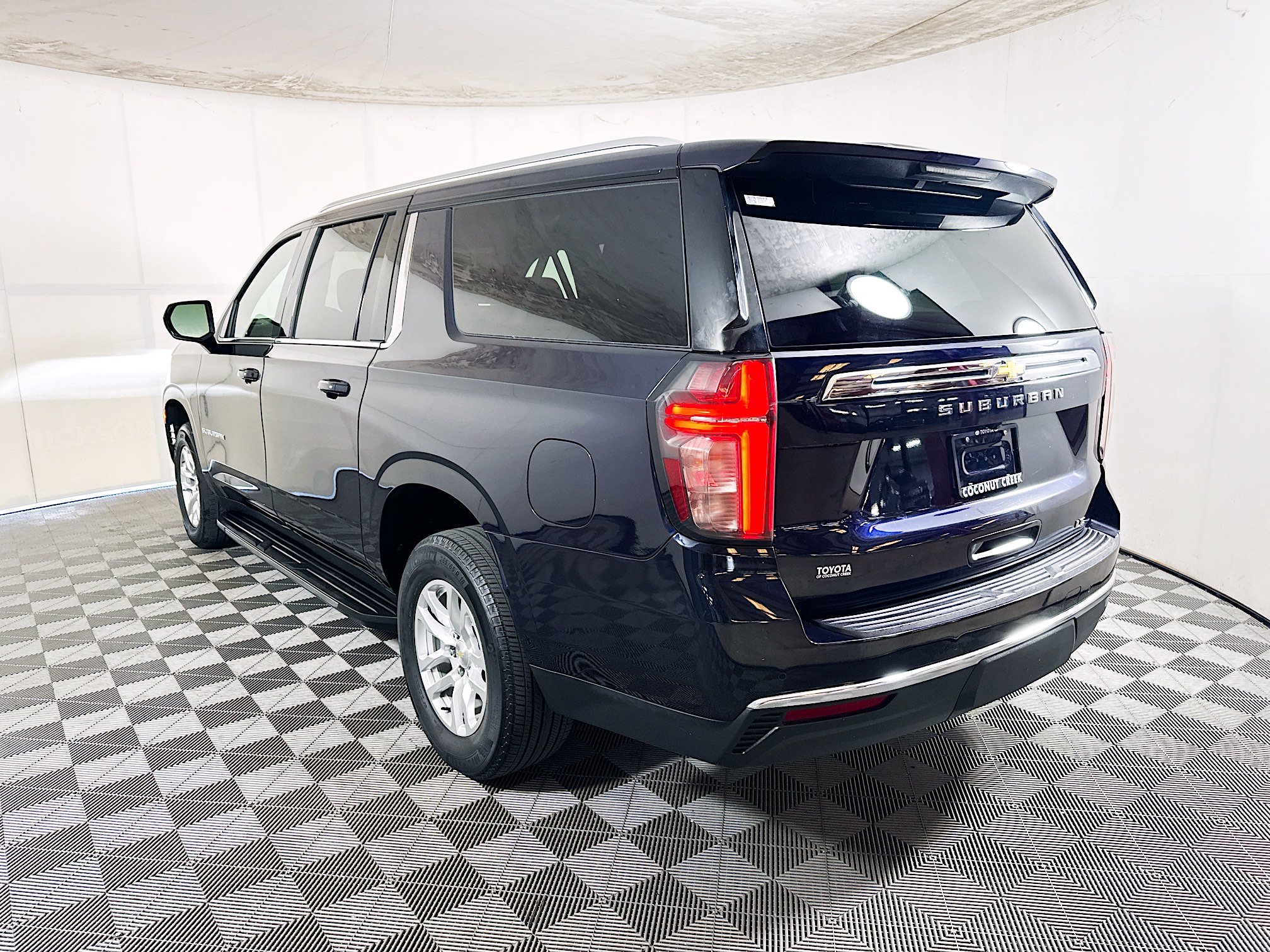 Used 2023 Chevrolet Suburban LT AWD/4WD image 5