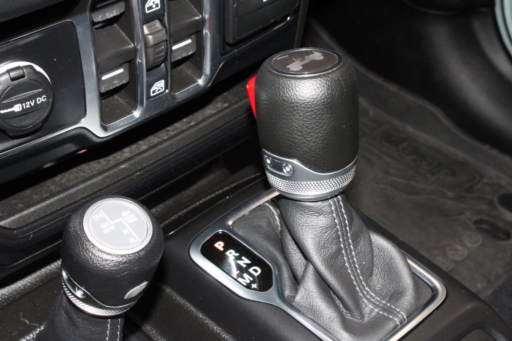 Used 2024 Jeep Wrangler Unlimited Sahara w/ Technology Group AWD/4WD image 31