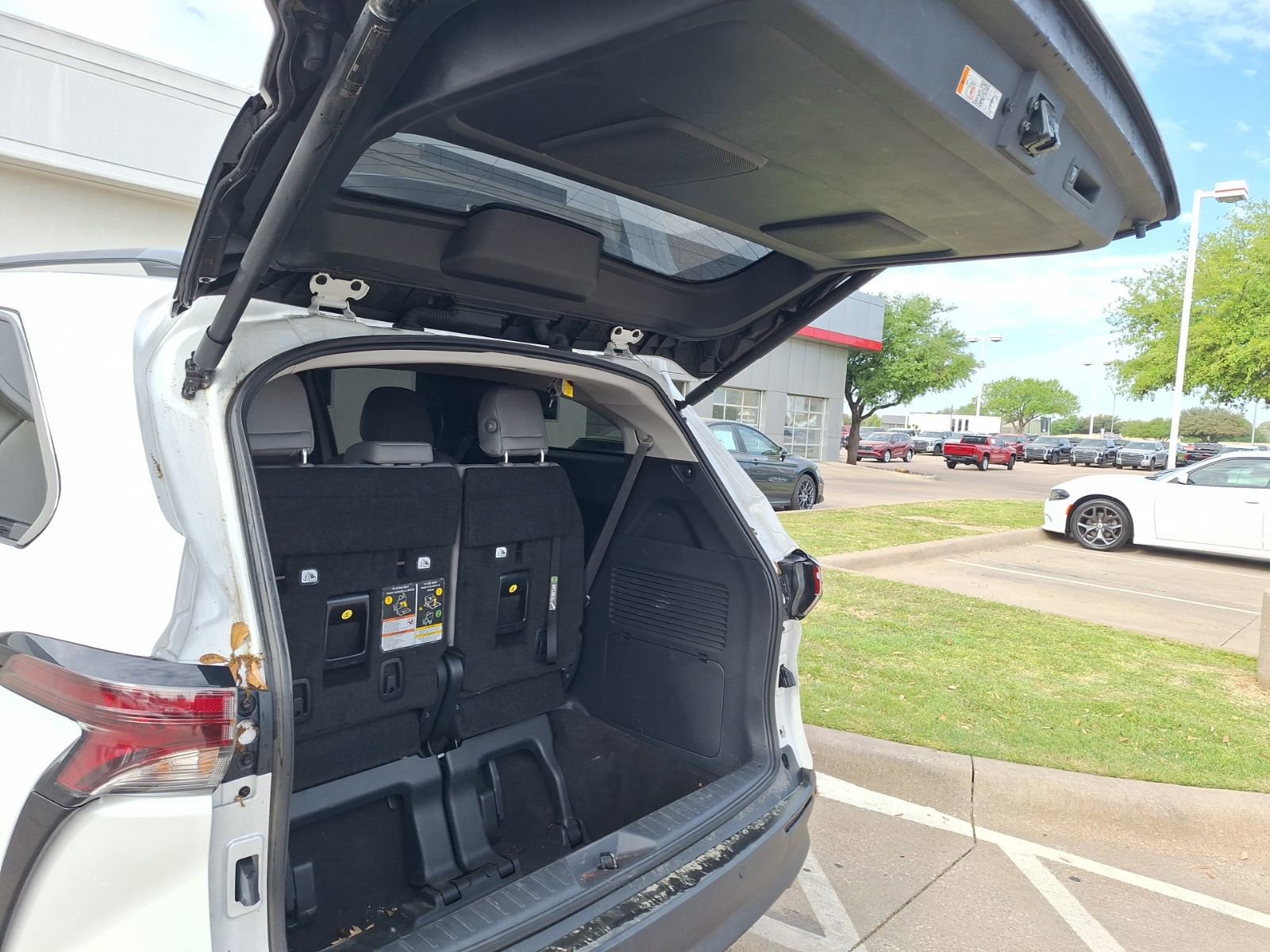 Used 2025 Toyota Sienna XLE image 37