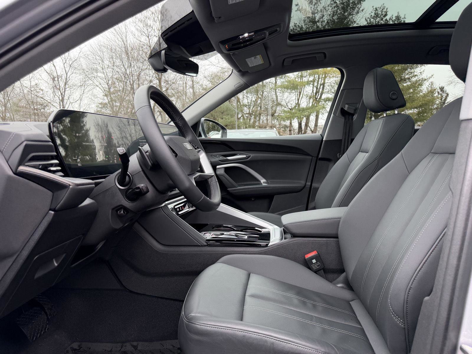 Used 2025 Audi Q5 Premium w/ Convenience Package image 14