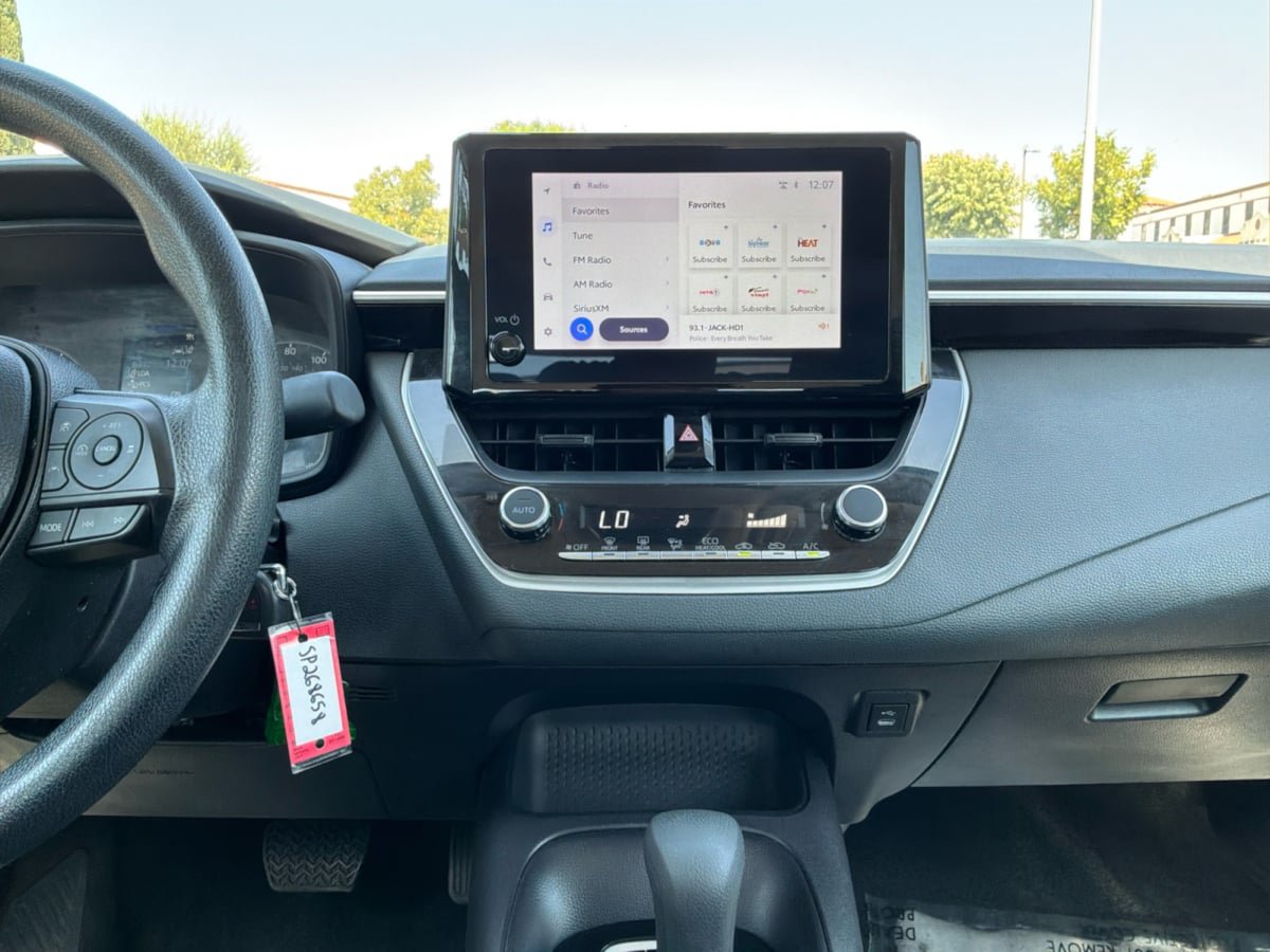 Used 2025 Toyota Corolla LE FWD image 15