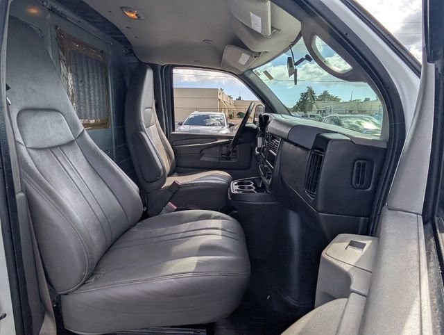 Used 2015 Chevrolet Express 2500 image 16
