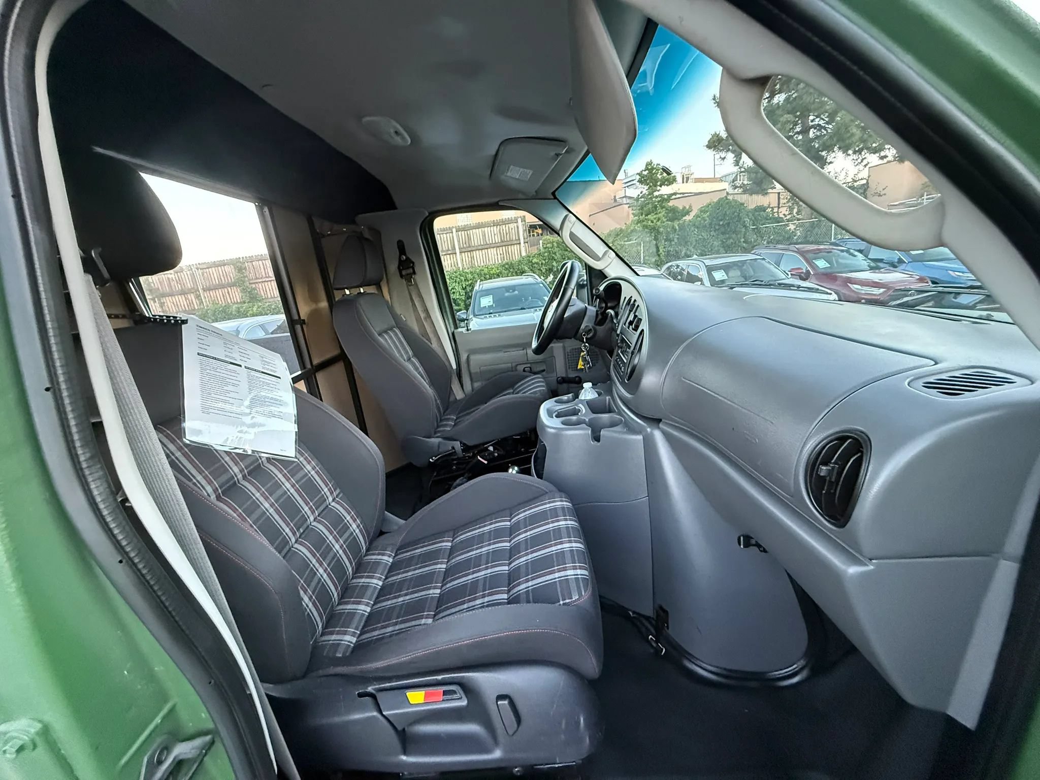 Used 2006 Ford E-250 and Econoline 250 RWD image 22