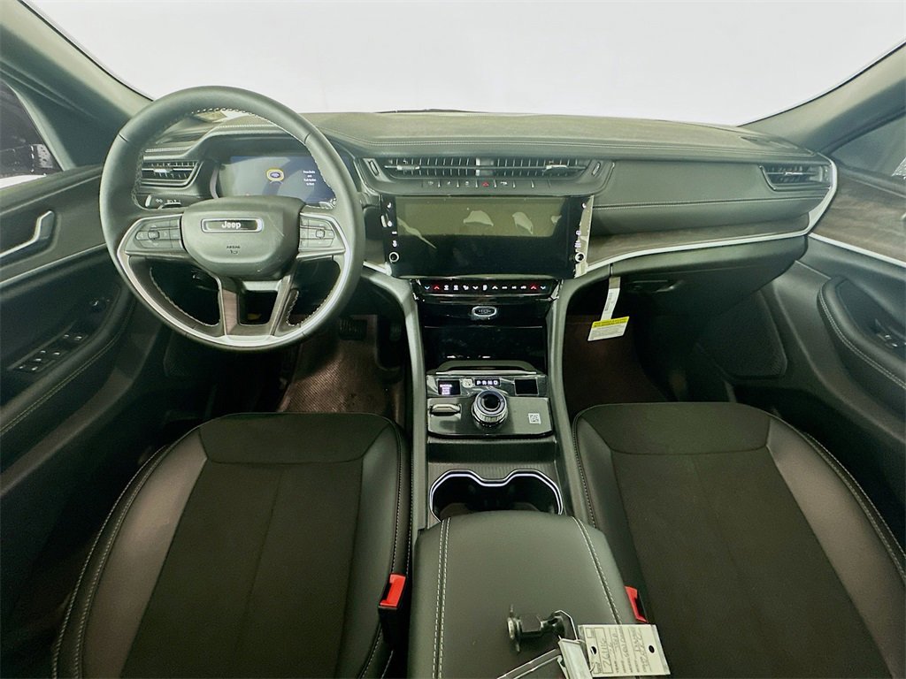 New 2026 Jeep Grand Cherokee Altitude image 9