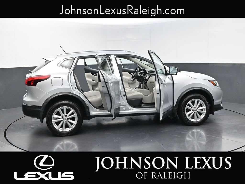 Used 2018 Nissan Rogue Sport SV w/ SV Technology Package FWD image 32