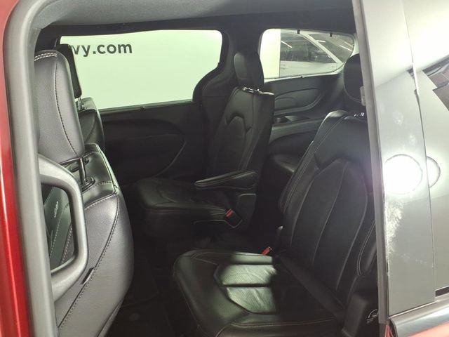 Used 2022 Chrysler Pacifica Touring-L w/ S Appearance Package image 9