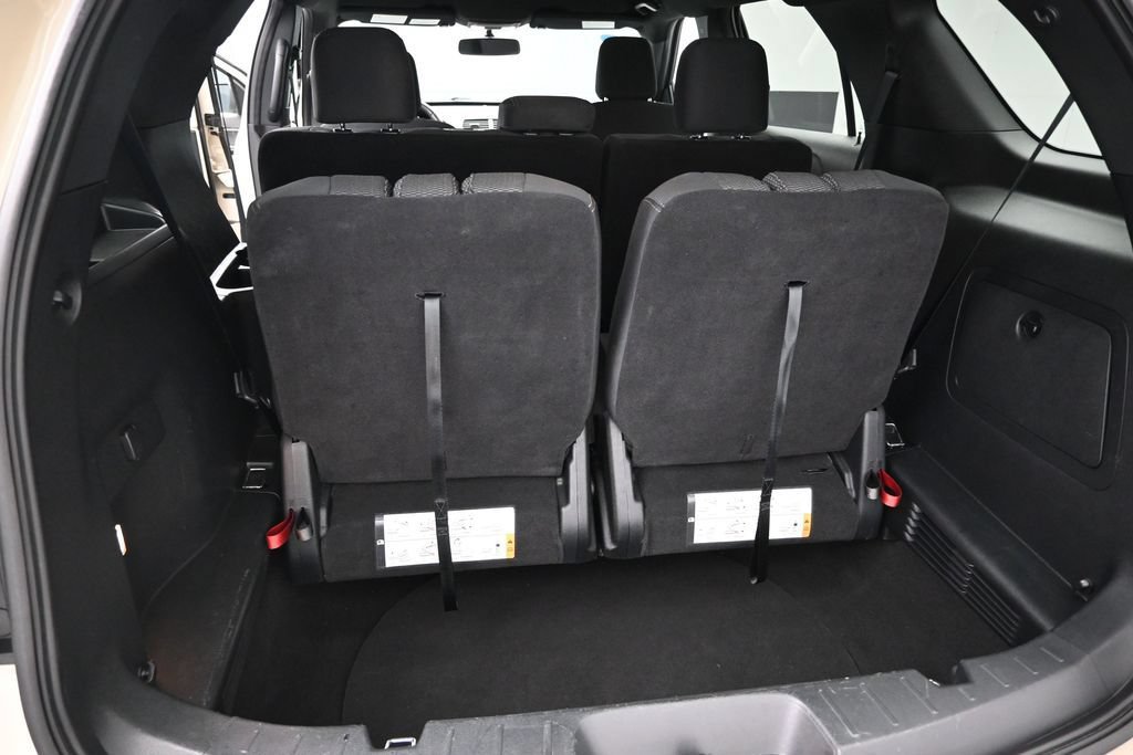 Certified 2018 Ford Explorer XLT w/ Equipment Group 201A FWD image 9