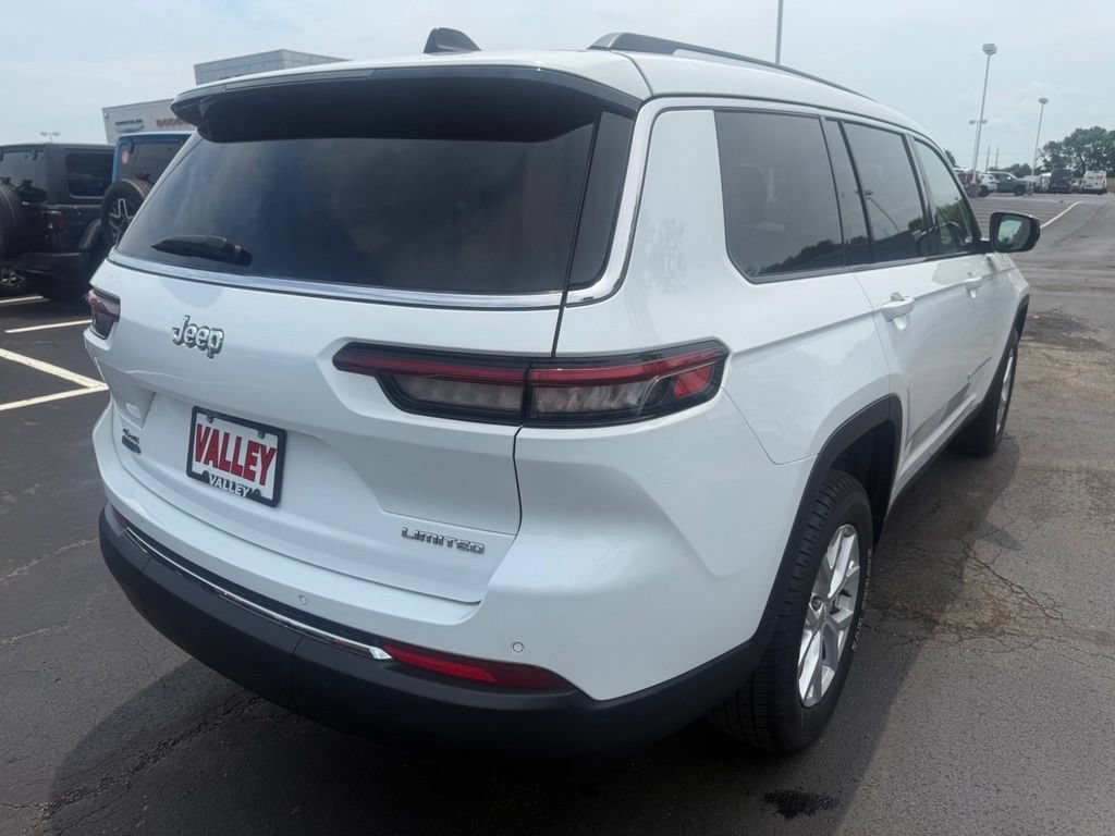 Used 2023 Jeep Grand Cherokee L Limited AWD/4WD image 8