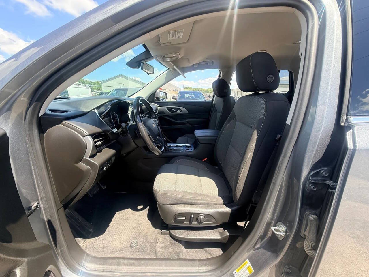 Used 2020 Chevrolet Traverse LT w/ Driver Confidence II Package AWD/4WD image 15