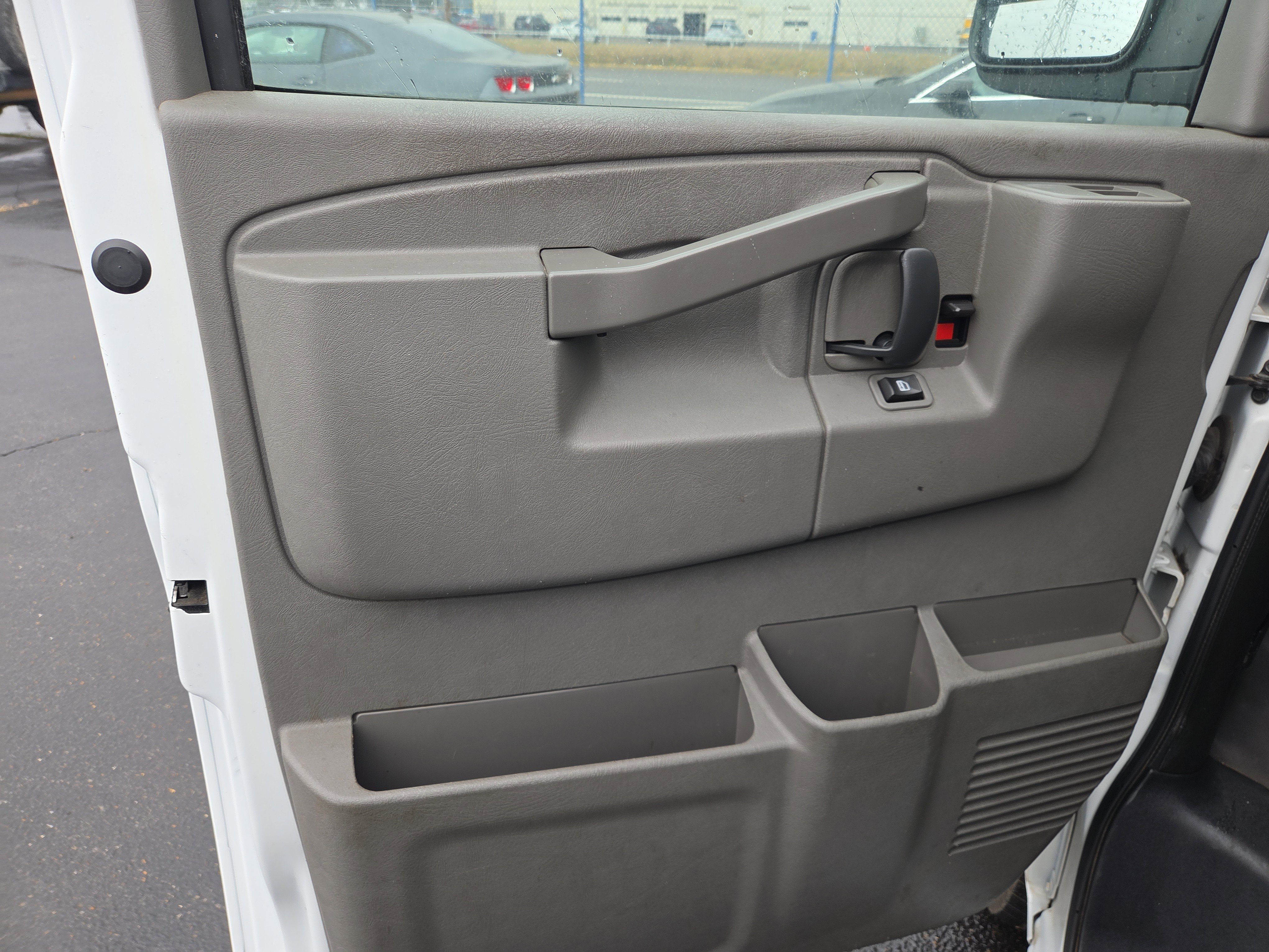 Used 2017 Chevrolet Express 2500 image 10