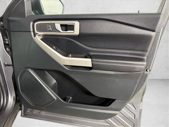 Used 2023 Ford Explorer XLT w/ Equipment Group 202A RWD image 14