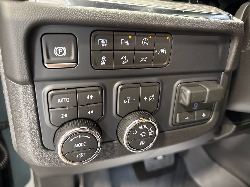New 2026 Chevrolet Suburban Z71 w/ Z71 Off-Road Package AWD/4WD image 11