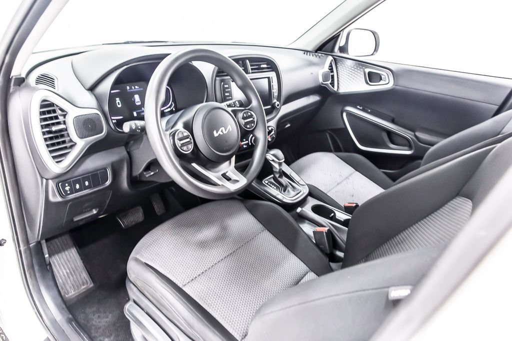 Used 2024 Kia Soul LX w/ Option Group 015 FWD image 25