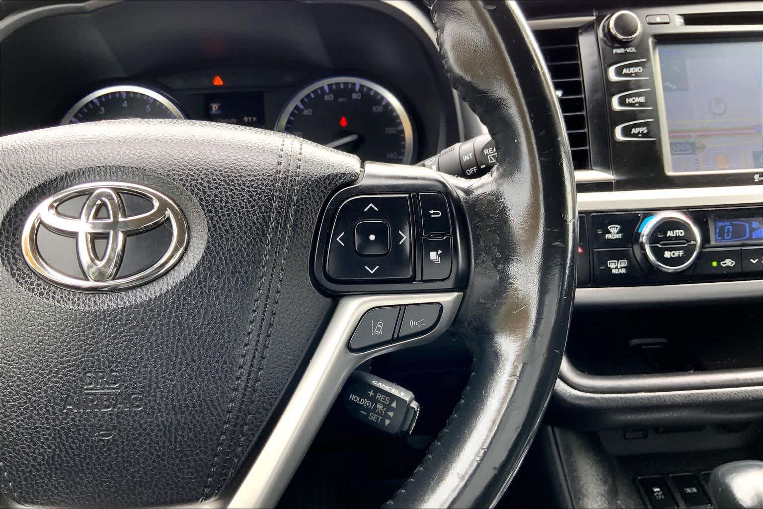 Used 2018 Toyota Highlander SE AWD/4WD image 25
