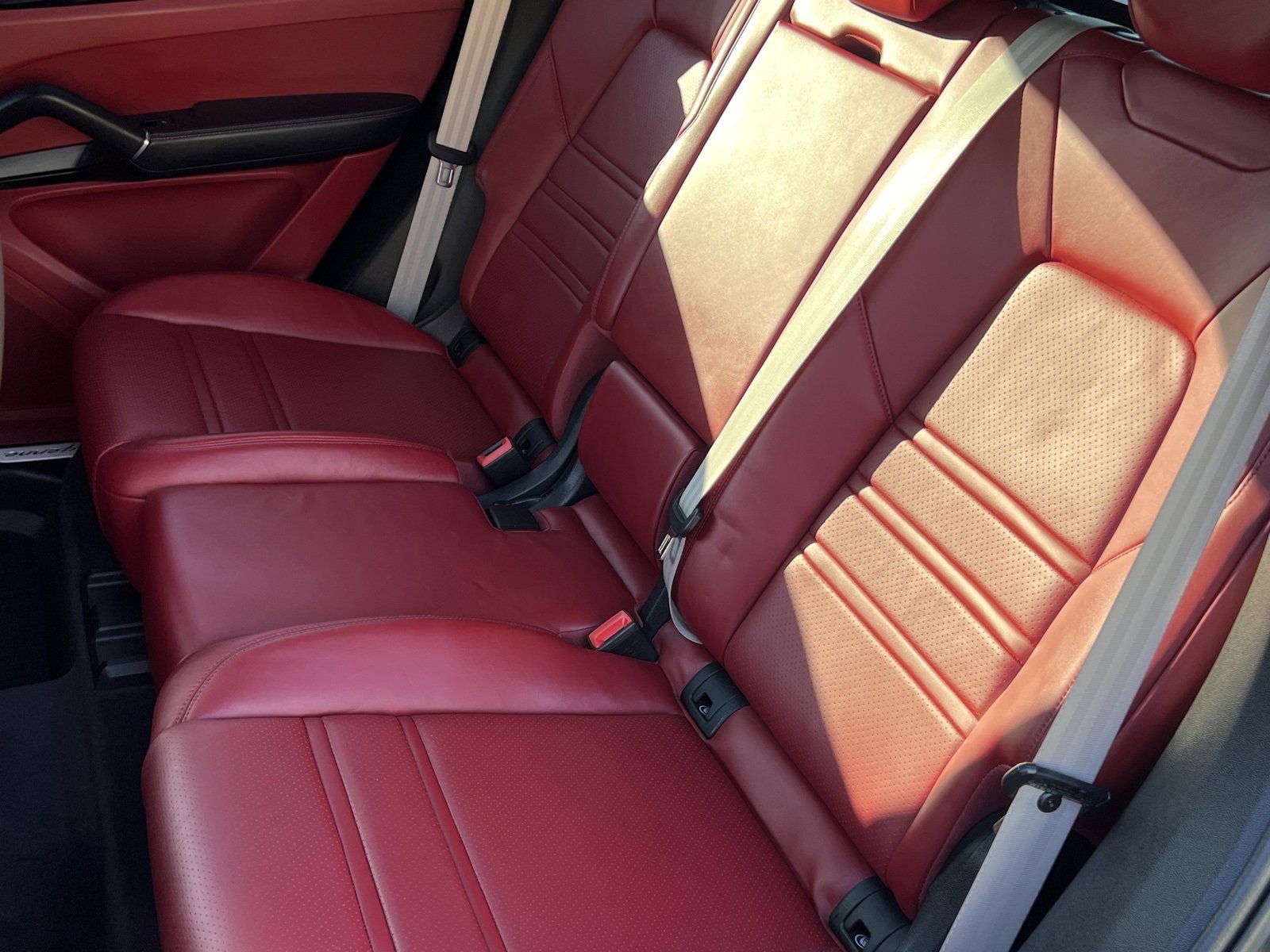 Certified 2022 Porsche Cayenne S Platinum image 17