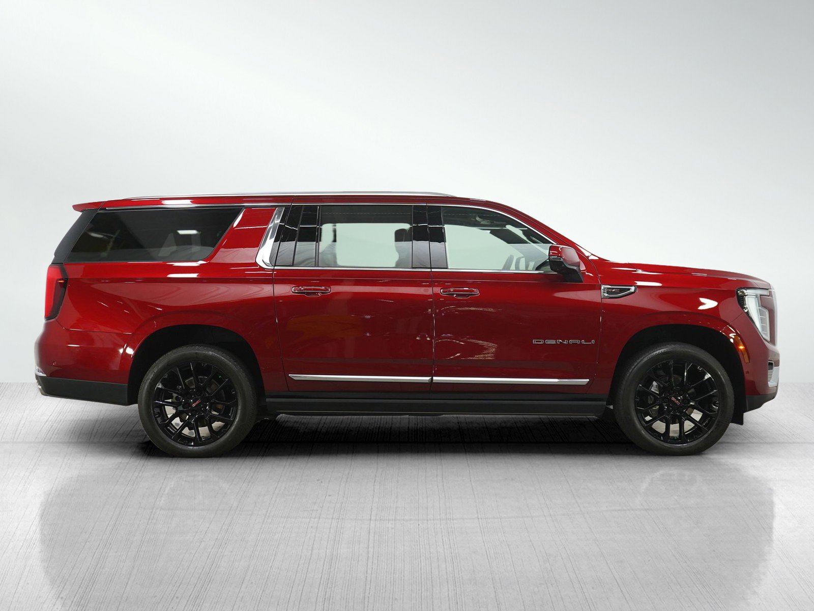 Used 2025 GMC Yukon XL Denali w/ Sun & Power Step Package AWD/4WD image 6