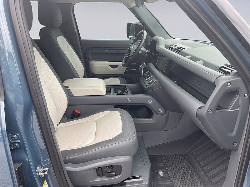 Used 2024 Land Rover Defender 110 X-Dynamic SE AWD/4WD image 7