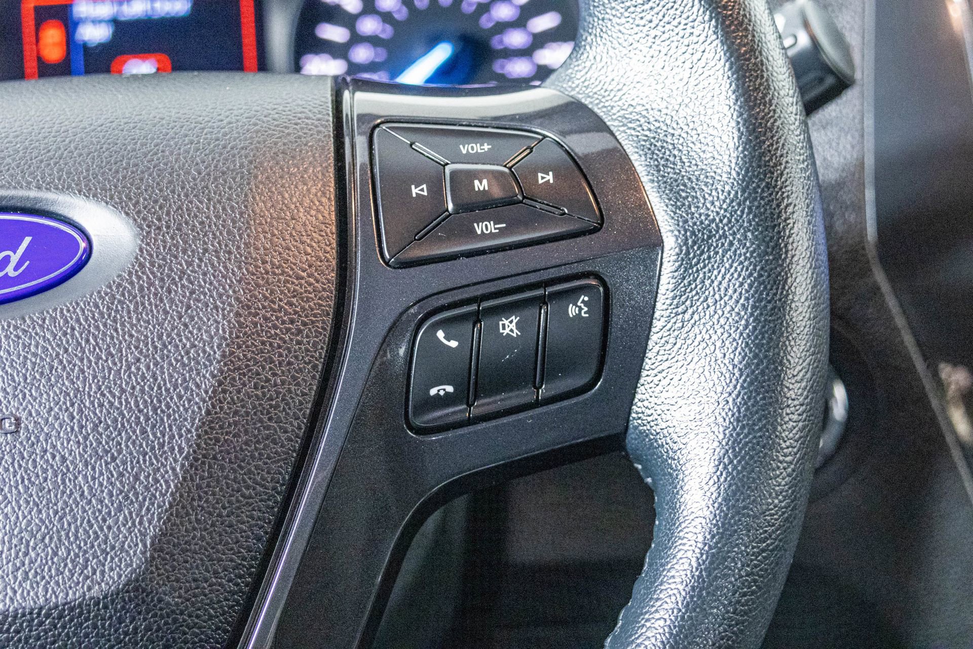 Used 2019 Ford Explorer XLT image 34