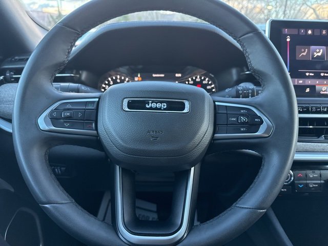Used 2024 Jeep Compass Latitude image 40