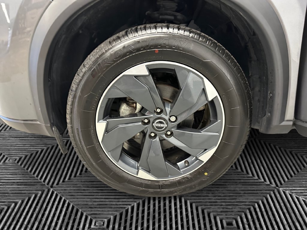 Used 2025 Nissan Rogue SV AWD/4WD image 14